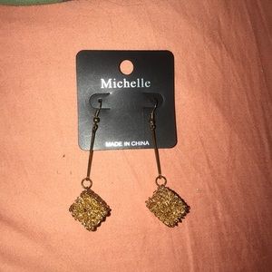 Gold earings